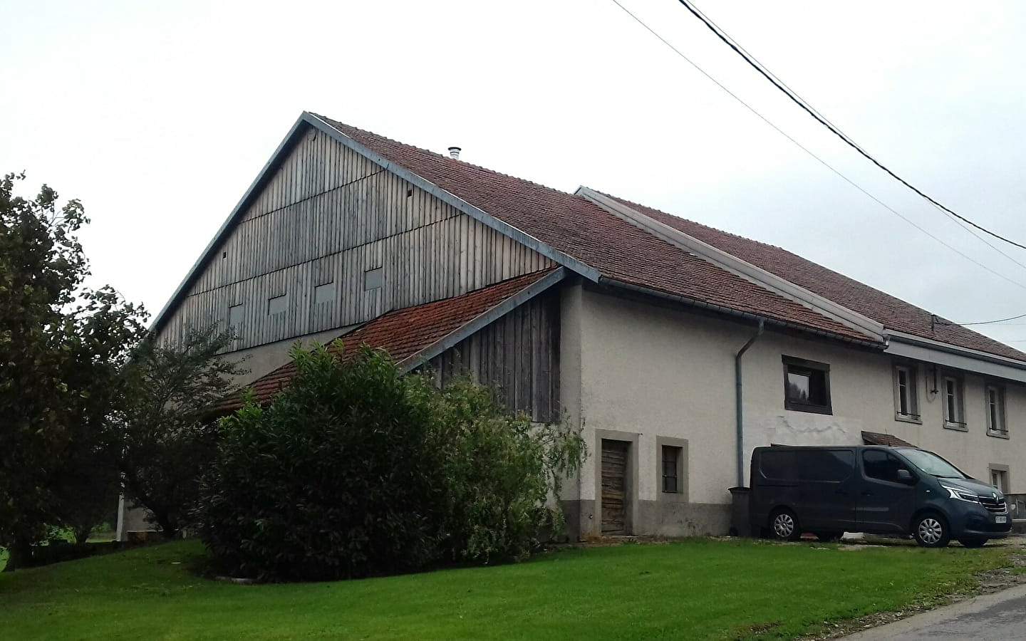 Besichtigung eines als Wohnhaus restaurierten Comtoise-Bauernhofs