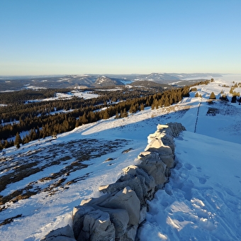 Schneeschuhwandern in den Weiten des Schweizer Jura - LE CHENIT