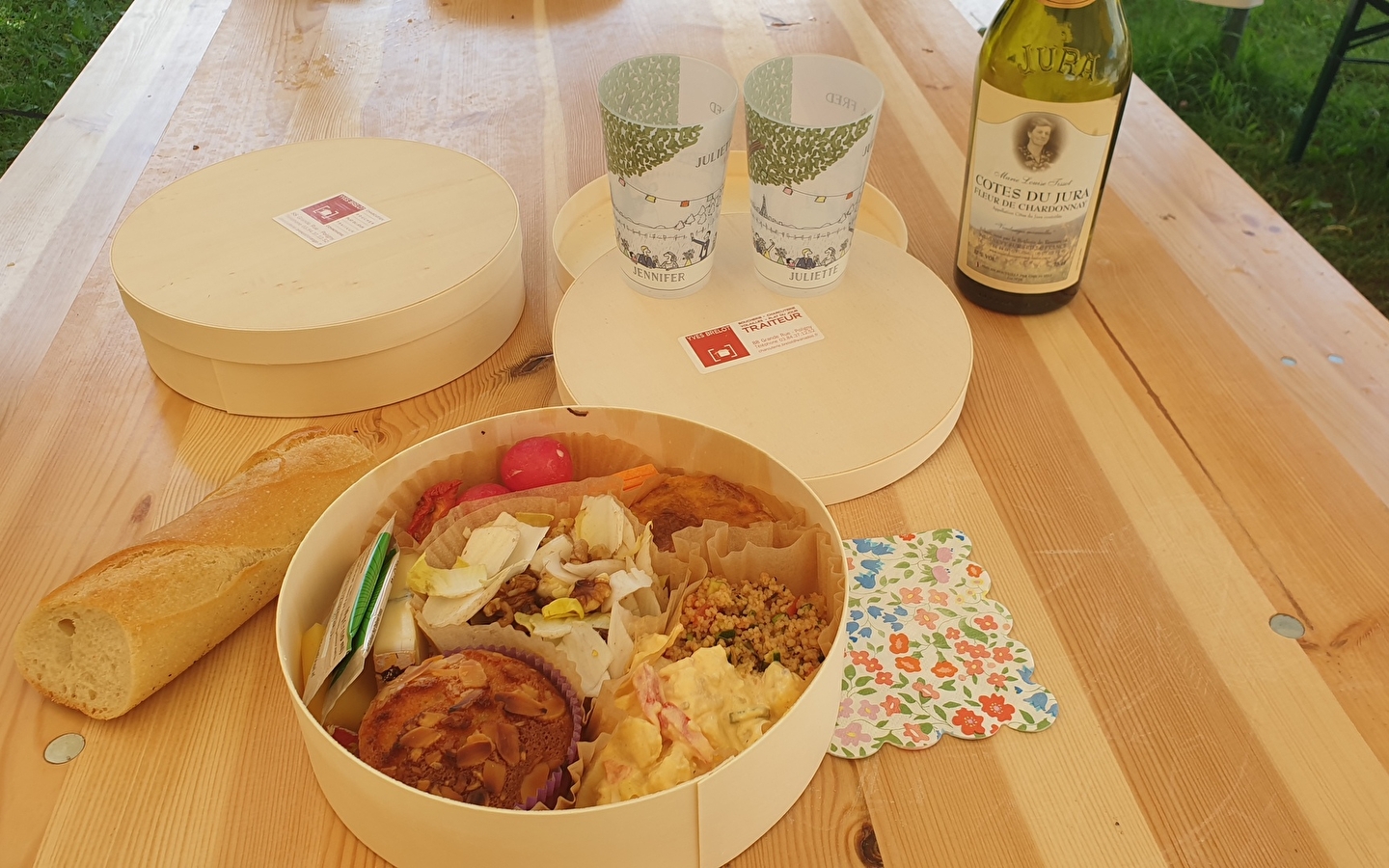 Fantastic Picnic in Vaux sur Poligny