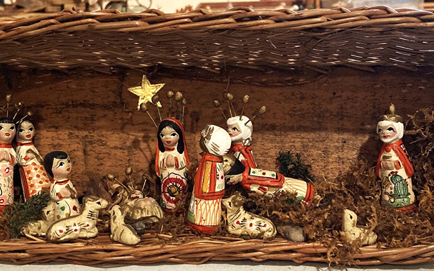 Kleine Krippen aus aller Welt & Krippenbau durch Schulen
