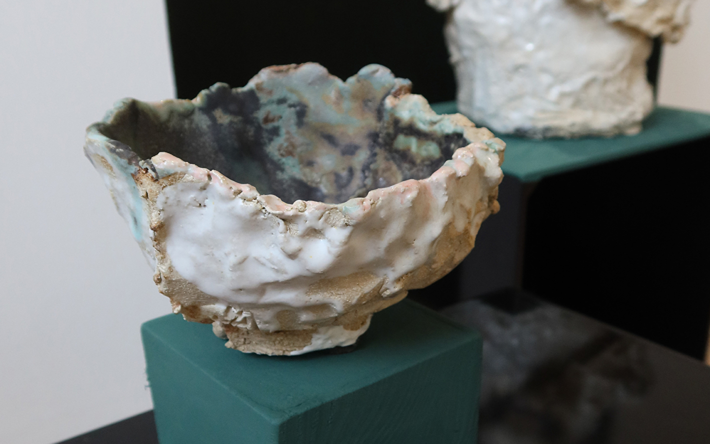 Ausstellung 'De l'une à l'autre': Keramik, Gravur und Malerei - Aude St Gérand und Patricia Peterschmitt