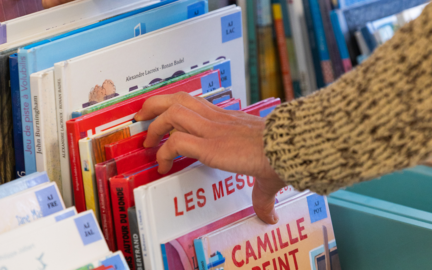 Ausstellung 'Les gardiens des trésors de la planète' (Die Hüter der Schätze unseres Planeten), von der Freizeitbetreuung L'Île aux Enfants (Kinderinsel)