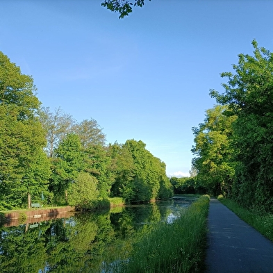 Rundgang durch Teiche, Kanäle und Grenzsteine