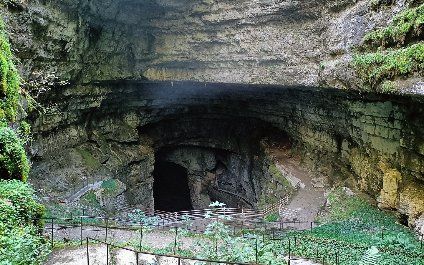 Grotte de la glacière et Maisons des minéraux