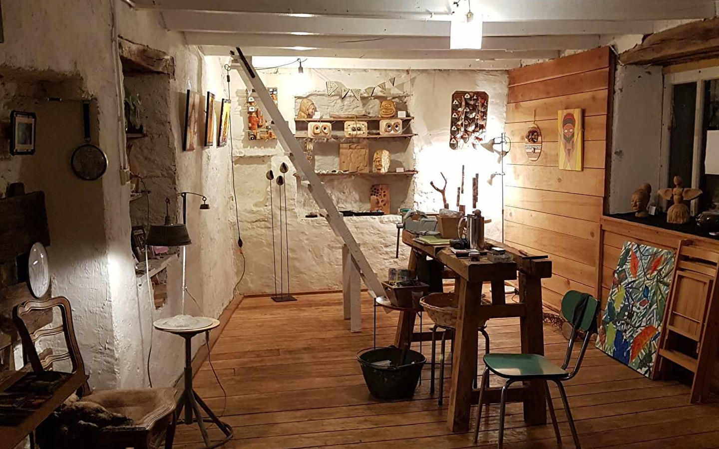 Die Ausstellung am Kamin