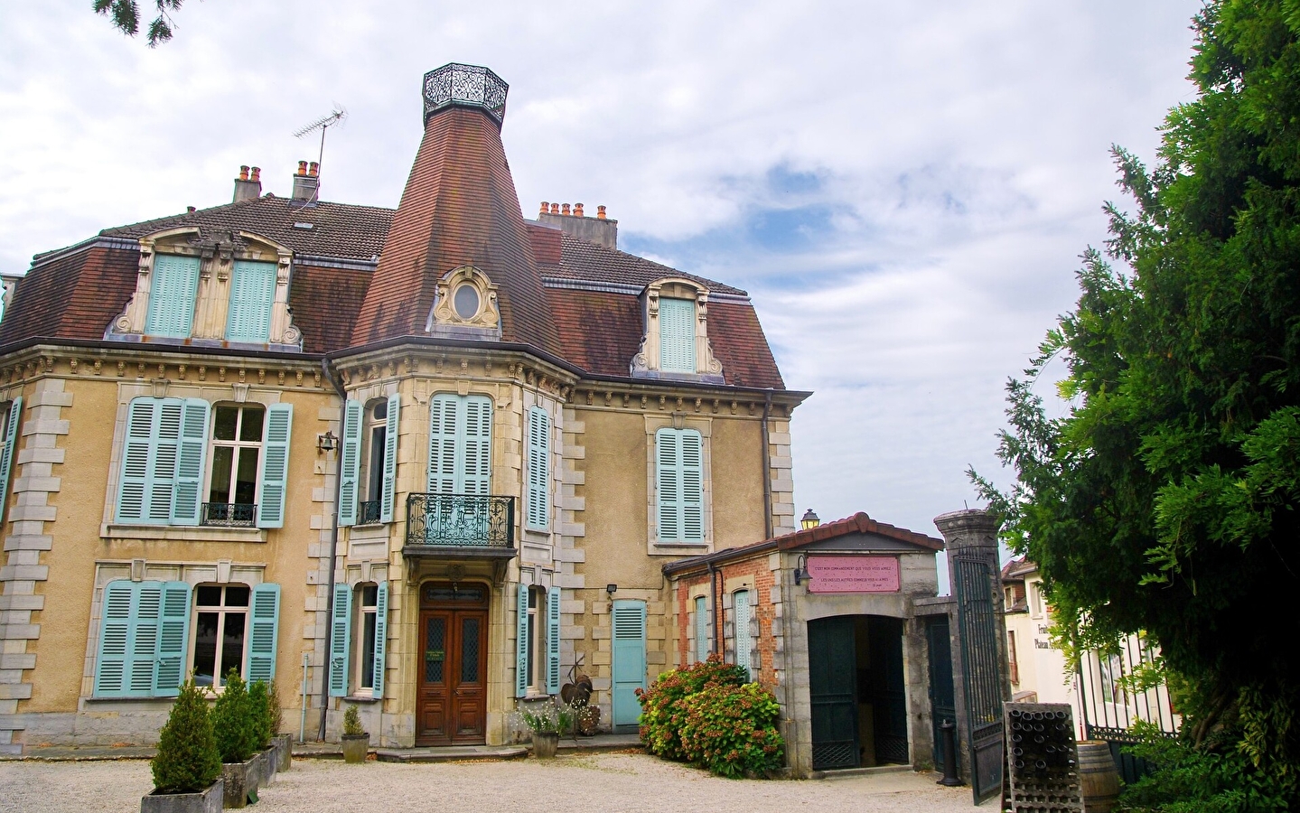 Poligny und Arbois, Hauptstädte der Comté und der Weine des Jura