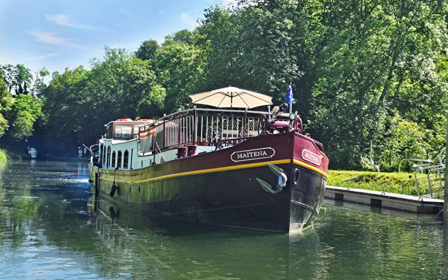 Mini-Kreuzfahrt um Dole: Luxus und Gelassenheit auf einem privaten Hausboot