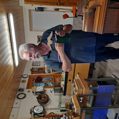 Besuch einer Werkstatt für alte Uhrmacherei