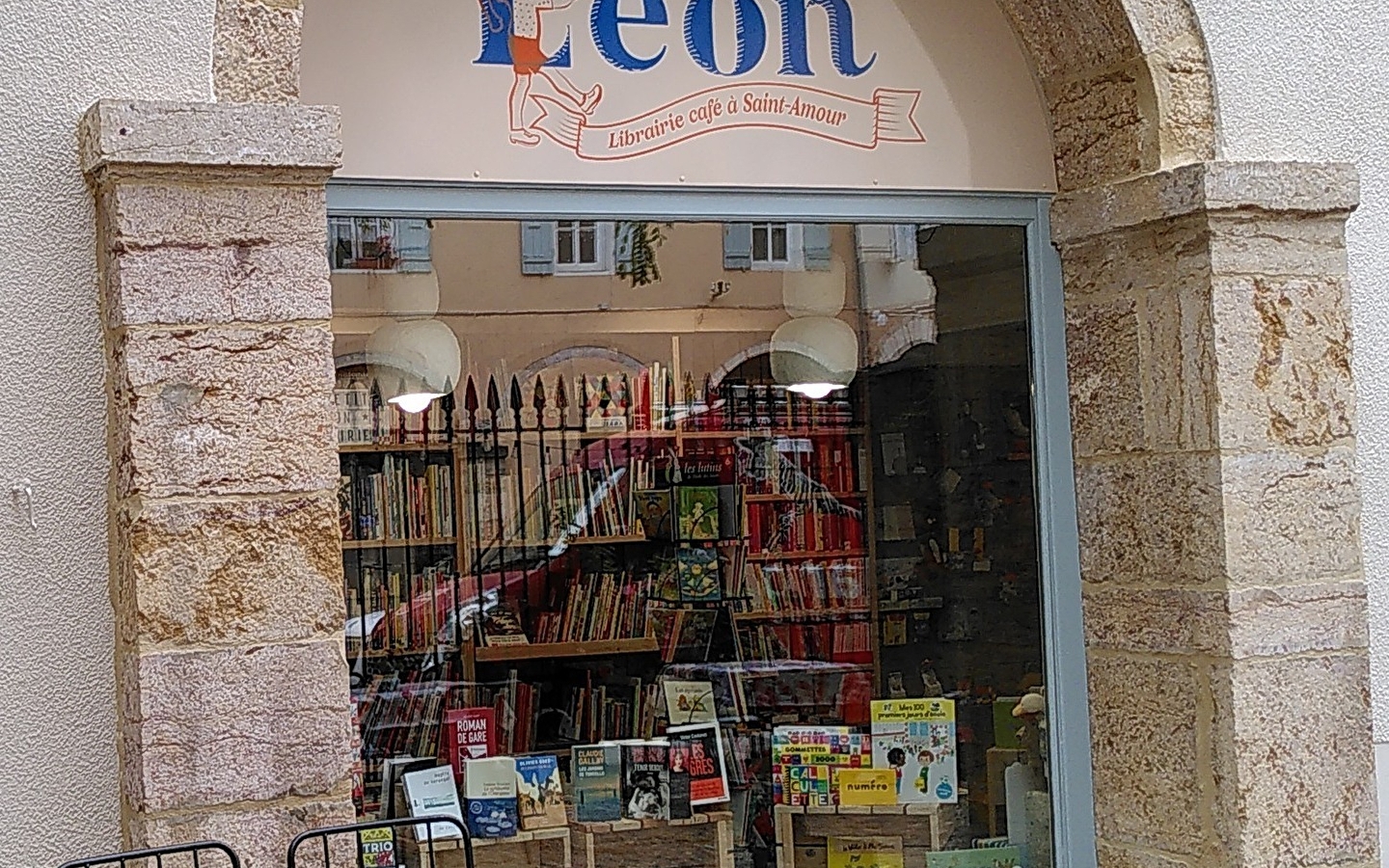 Au Petit Léon - Librairie café