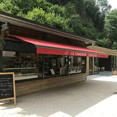 Snack boutique aux Grottes du Cerdon, parc de loisirs préhistoriques