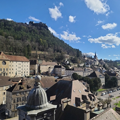 DAS HERZ DES JURA IN DREI GESCHMÄCKERN: WEIN, SALZ UND COMTÉ