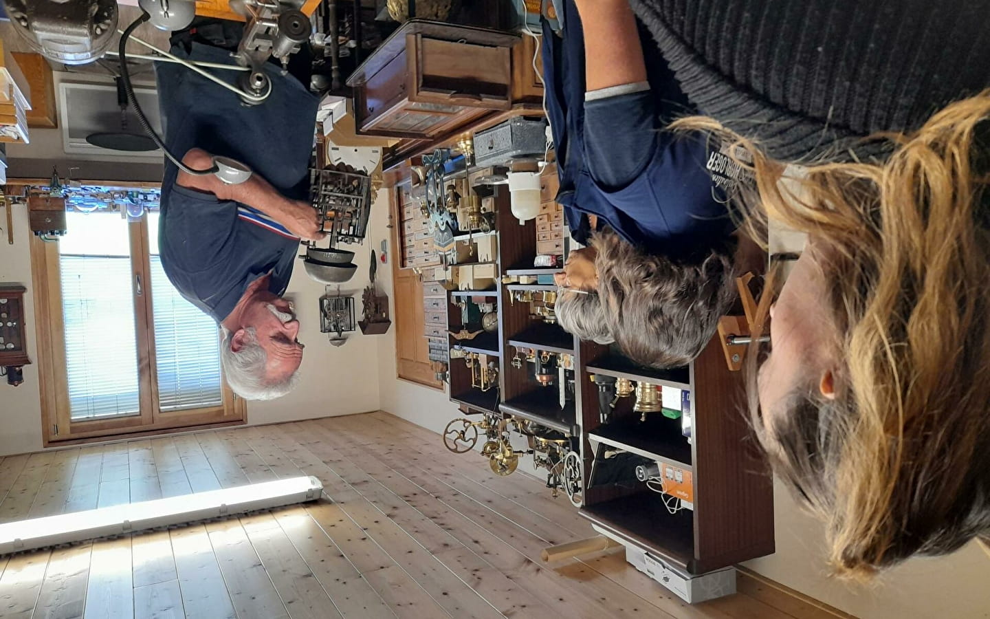 Besuch einer Werkstatt für alte Uhrmacherei