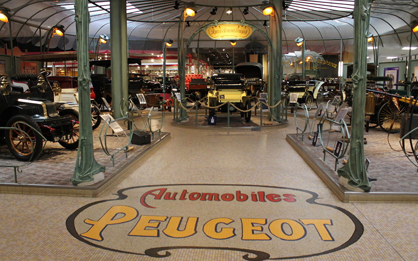 Besichtigung der Route des Savoir-faire: Musée de l'Aventure Peugeot (Museum des Peugeot-Abenteuers)