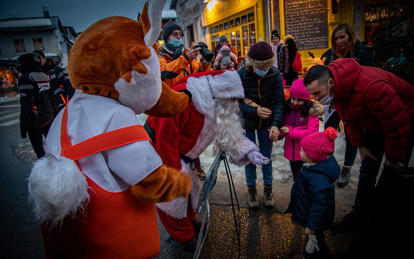 Umzug - Weihnachtsmann und Rouxy