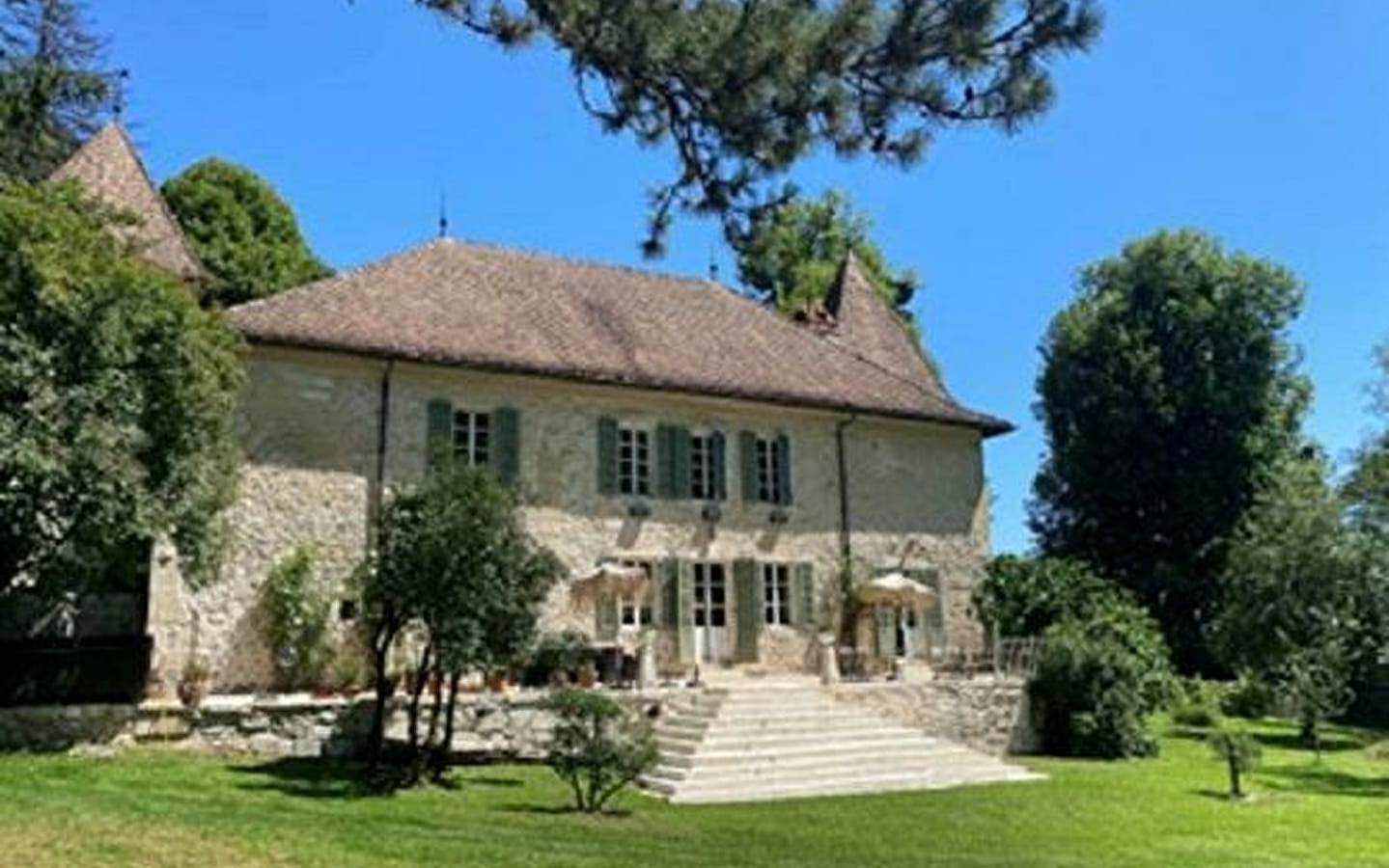 Le Domaine du Très-Haut au Château de Montanges.