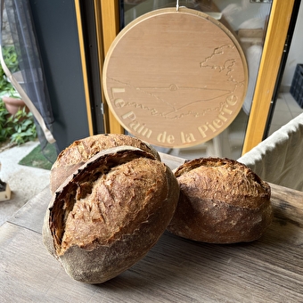 Fournil Le Pain de la Pierre - Pain au levain cuit au feu de bois - ARVIERE-EN-VALROMEY
