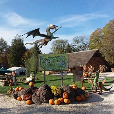 Halloween im Dino-Zoo - Drachen und Halloween-Kreaturen 