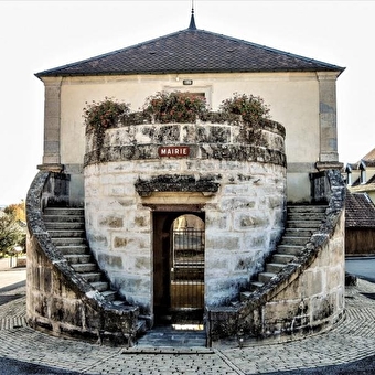 Pfad zum Fort von Les Epesses - GENNES