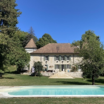 Chambres d'hôtes Le domaine du Très-haut au Château de Montanges - MONTANGES
