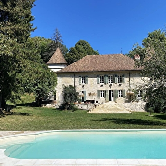 Chambres d'hôtes Le domaine du Très-haut au Château de Montanges - MONTANGES