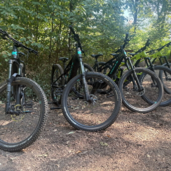 Location de VTT électrique au Parcours Aventure de la Bresse - SAINT-ETIENNE-DU-BOIS