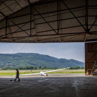 Aérodrome de Besançon - Thise et ses hangars