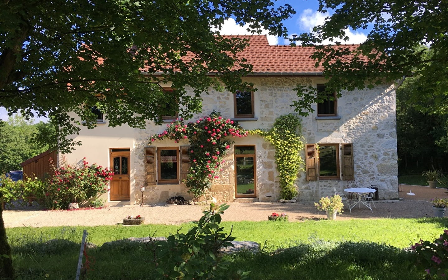 Gîte des Buis de l'Ain, pour 2 à 3 personnes, séjour nature, Bugey Sud, proche Via Rhona