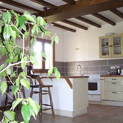 Maison en bois avec salle de cinéma à la campagne