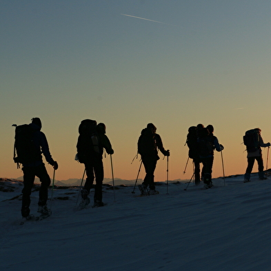 Schneeschuhwandern in den Weiten des Schweizer Jura