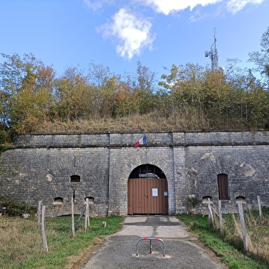Rundgang durch das Fort Lachaux