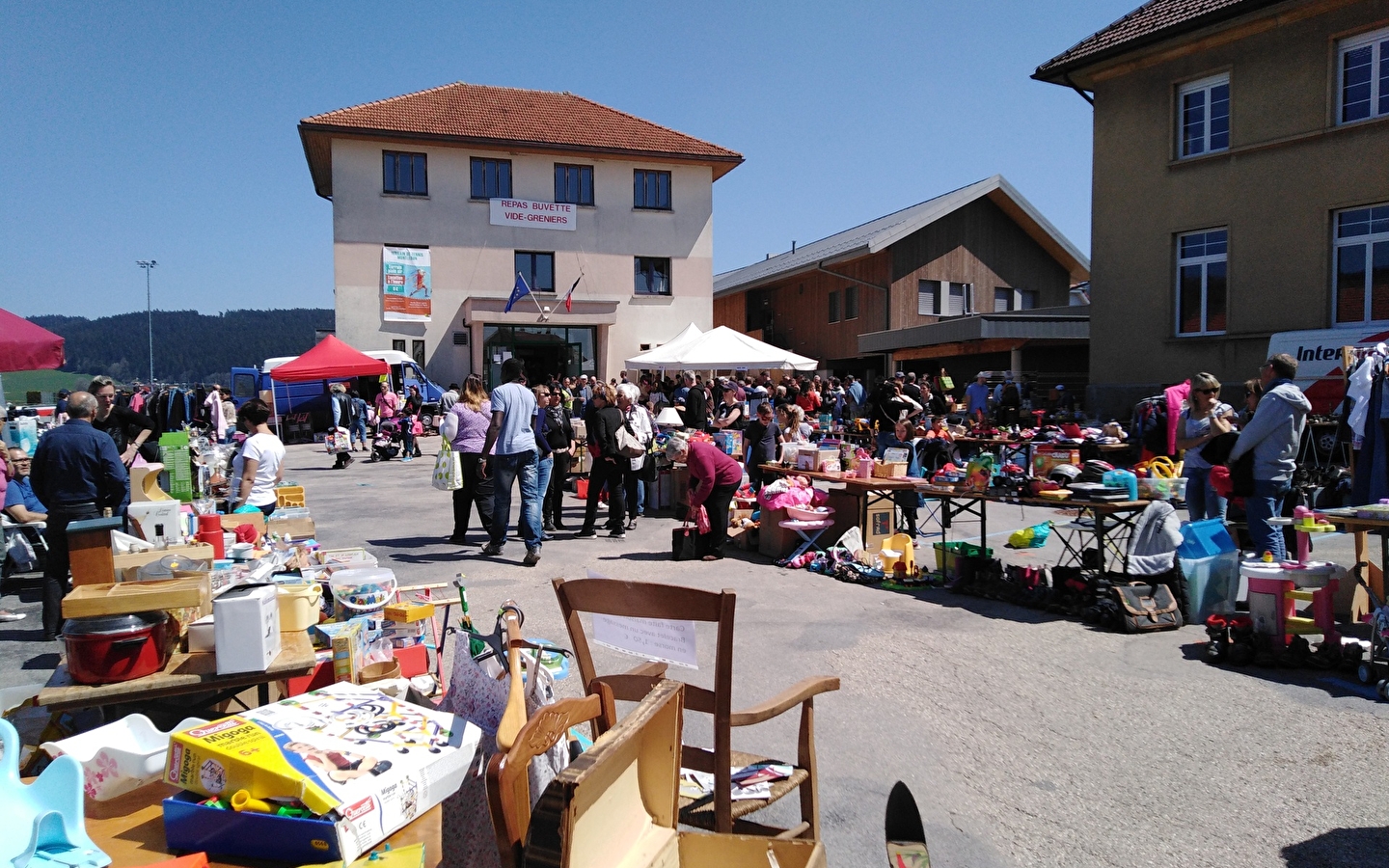 Flohmarkt des 33. Jahrmarkts am 1. Mai