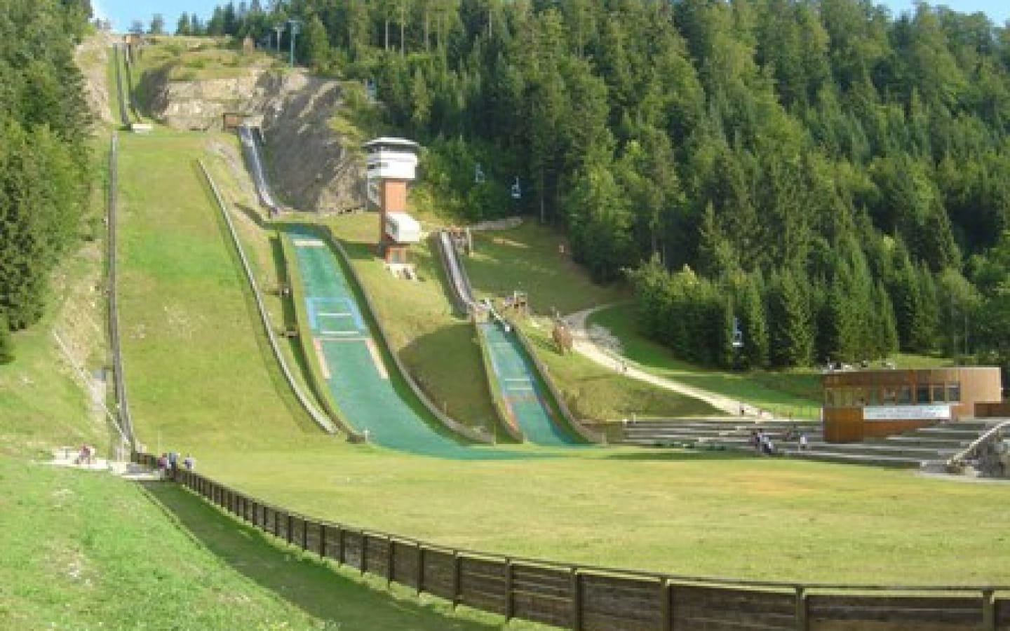 Besichtigung der internationalen Skisprungschanzen Chaux-Neuve