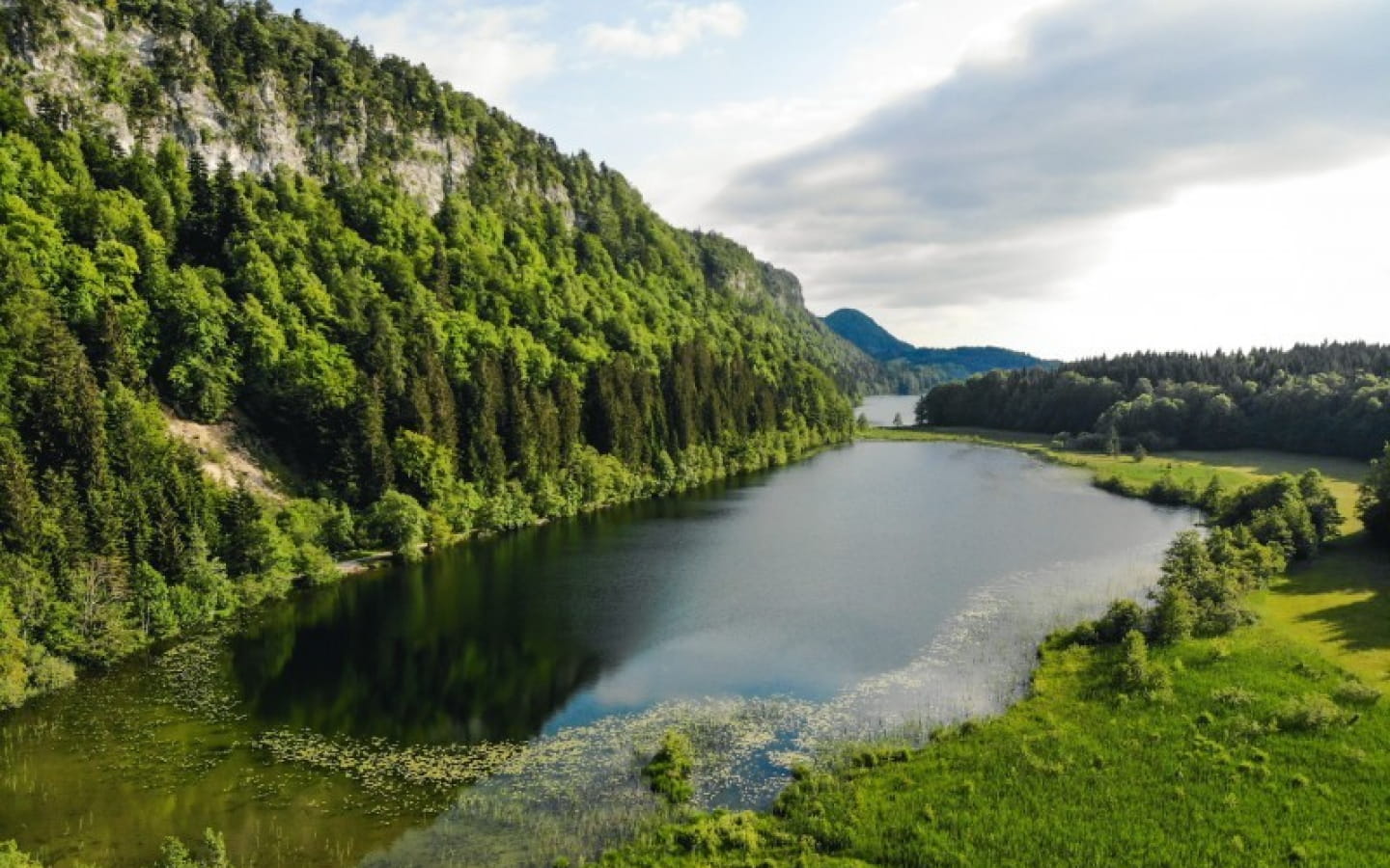 L'Échappée Jurassienne: Wanderungen inmitten von Seen und Wasserfällen
