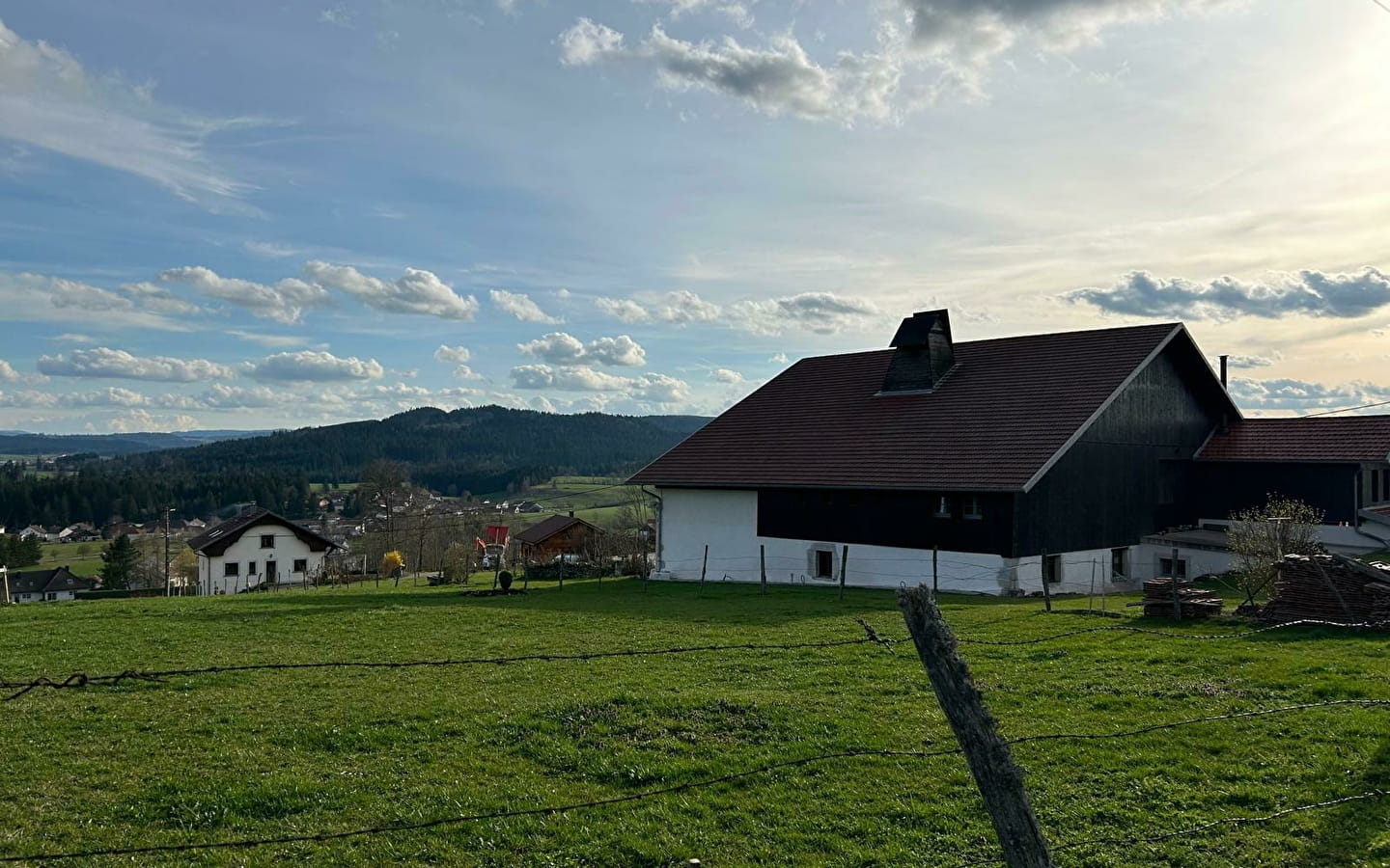 Besichtigung eines als Wohnhaus restaurierten Comtoise-Bauernhofs in Bonnétage