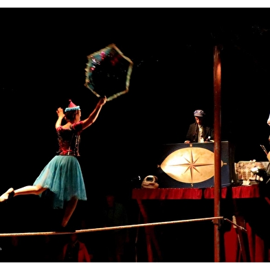 Cap' Zirkusvorstellung in einem Zelt