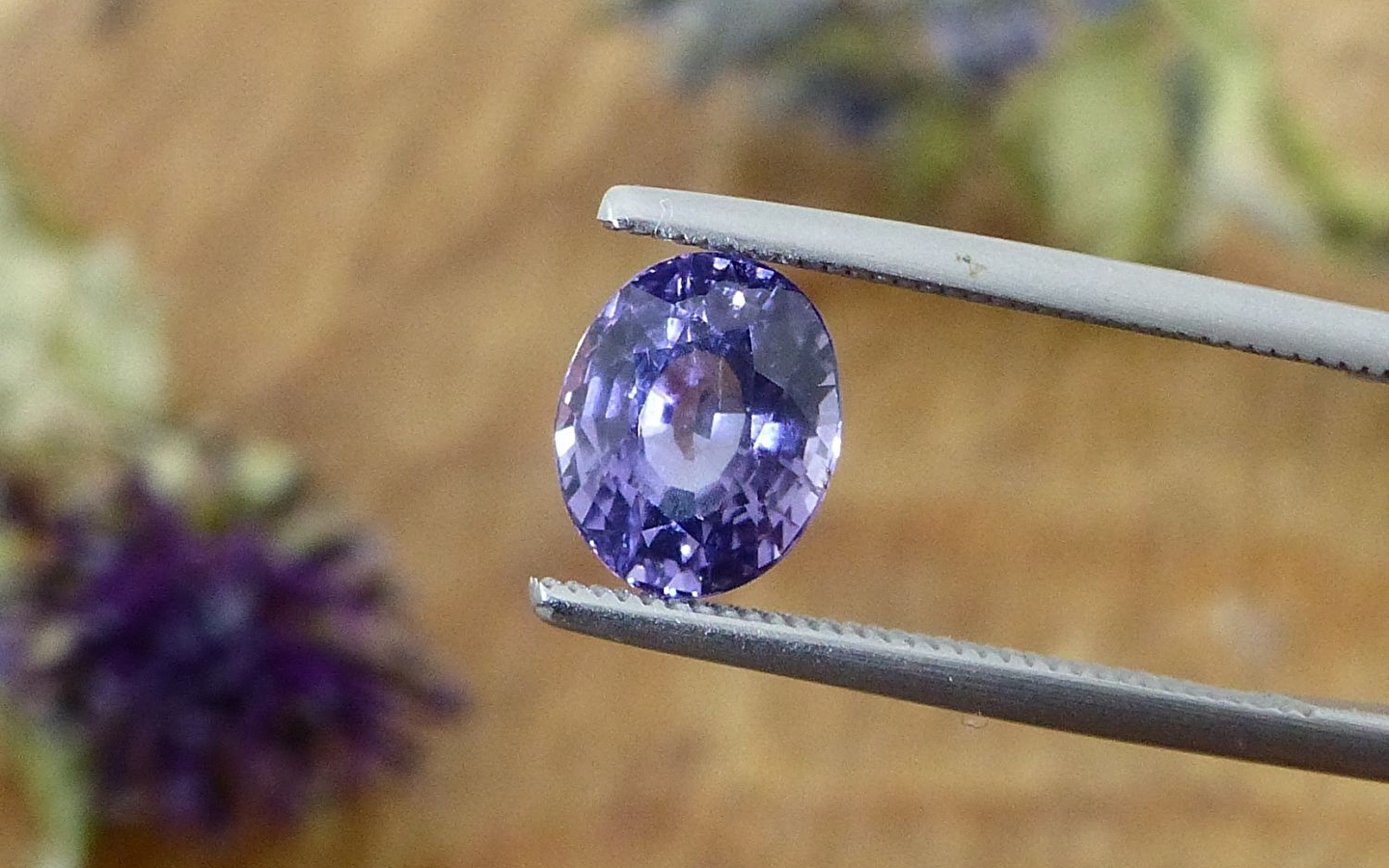 Ausstellung: Der Spinell, ein strahlender Edelstein in verschiedenen Farben!