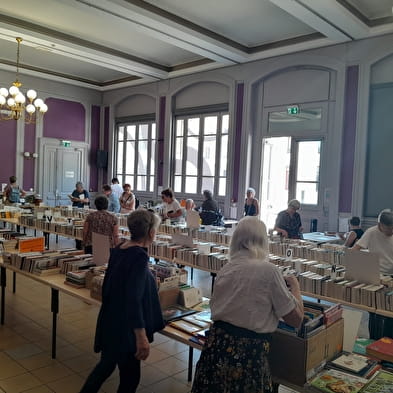 Verkauf gebrauchter Bücher zugunsten der Bibliothek des Krankenhauses von Besançon