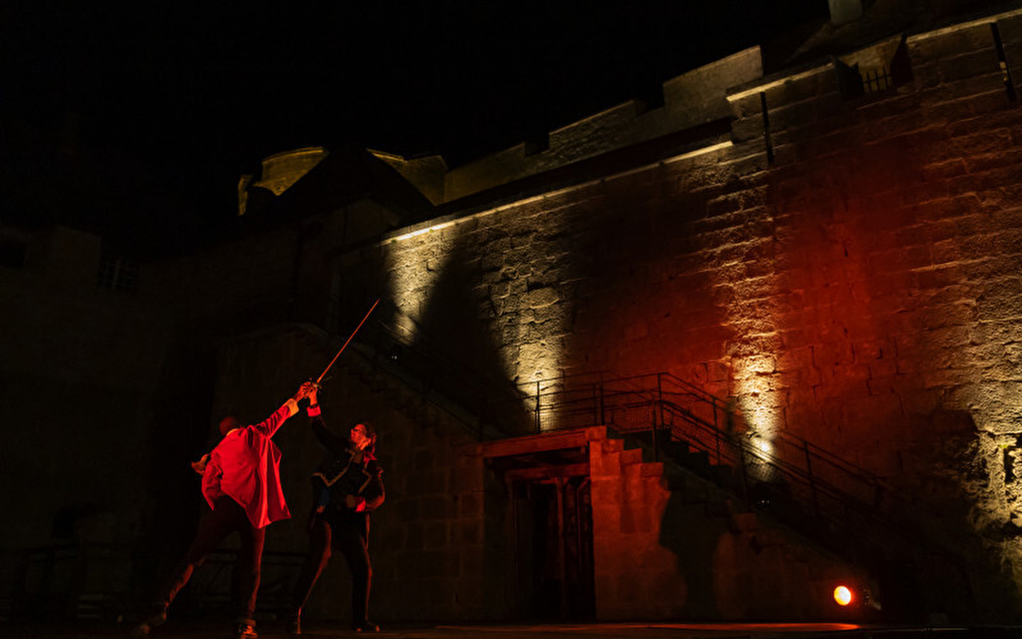 Château de Joux - 'Gefangene der Karibik', Nachtshow