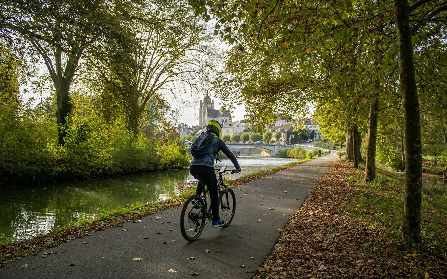 EuroVelo 6 in den Jura-Bergen