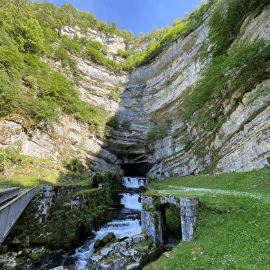 Die Via Francigena in den Jura-Bergen